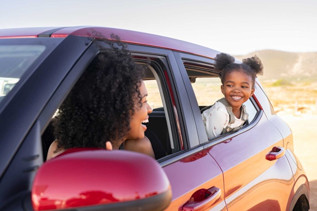 mom-daughter-car-windows